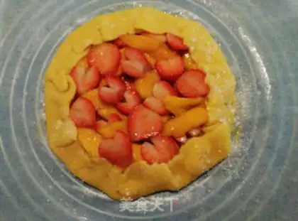 Make Strawberry mango pie step 4