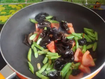 Make Four seasons of bean fried wood step 5