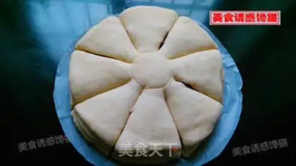 Make Snowflake hands tore bread step 7