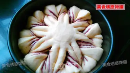 Make Snowflake hands tore bread step 11