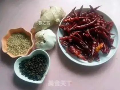 Make Homemade pepper oil step 0