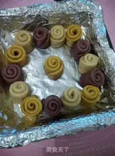 Make Christmas rose bread step 8