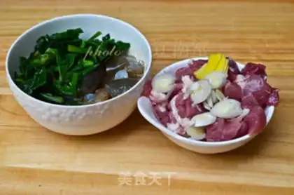Make Spinach shrimp meatballs step 1