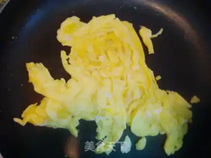 Make Tomato sauce fried eggs step 4
