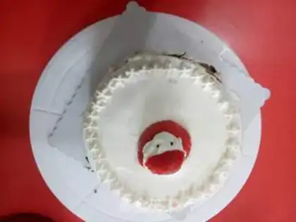 Make Christmas naked cake step 9