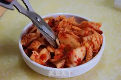 Make Hot cabbage tofu soup step 2