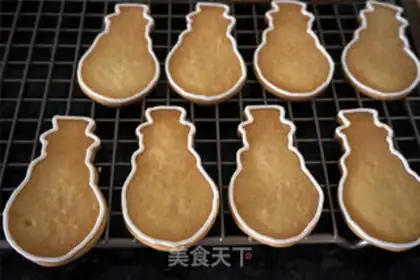 Make Christmas frosting cookies step 5