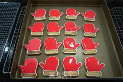 Make Christmas frosting cookies step 9