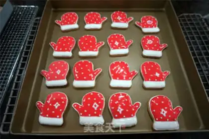 Make Christmas frosting cookies step 11