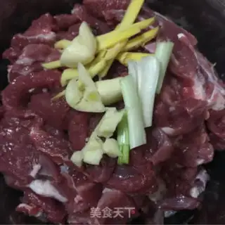Make Onions blow up lamb step 1
