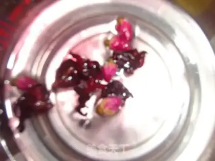 Make Rose and lemon tea step 2