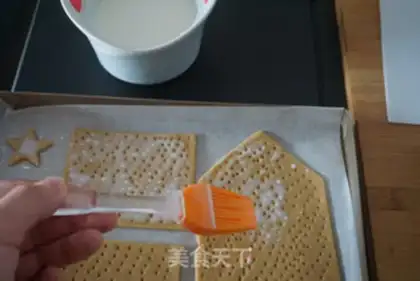 Make Christmas gingerbread house step 6