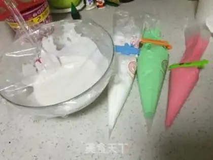 Make Christmas gingerbread house step 9