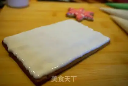 Make Christmas gingerbread house step 11