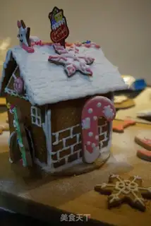 Make Christmas gingerbread house step 14