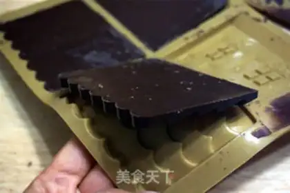 Make Chocolate Christmas house step 4