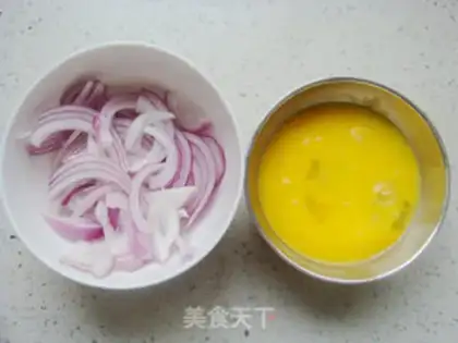 Make Onion fried eggs step 1