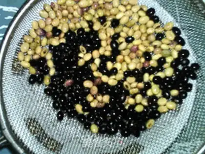 Make Ginger dates, black soybeans step 1