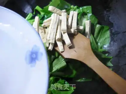 Make Tofu-dried oil and vegetables step 5