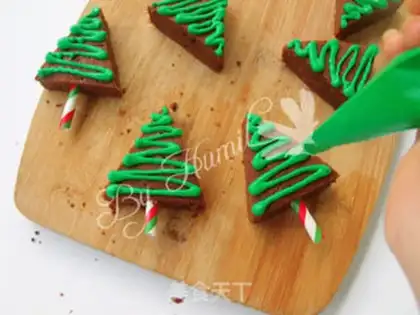 Make Brownie Christmas tree step 7