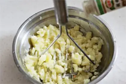 Make Christmas tree of broccoli step 2