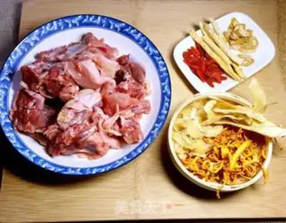Make Xiyang Zhuen Yuen, chicken soup step 0