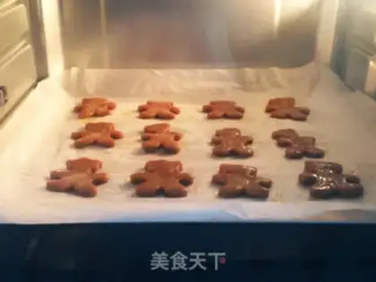Make The gingercake man step 9