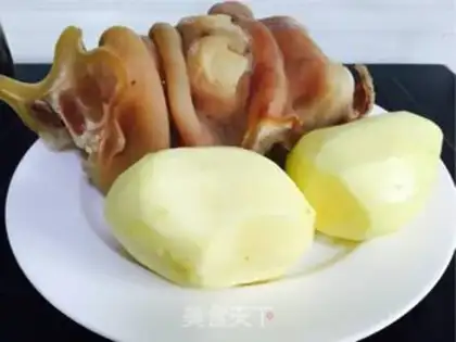 Make Cow hoof potatoes step 0