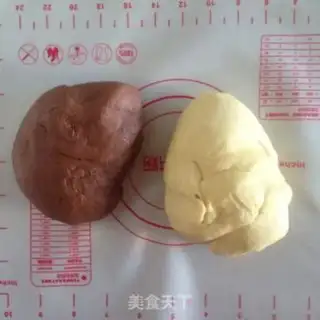 Make Double-coloured buns step 2