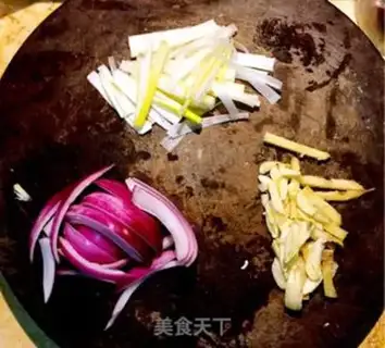 Make Christmas-colored chicken step 1