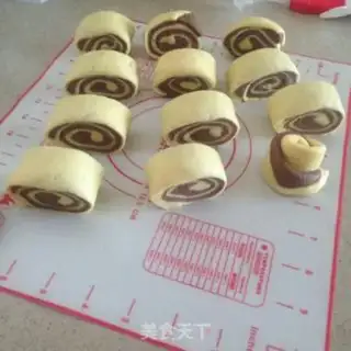 Make Double-coloured buns step 7