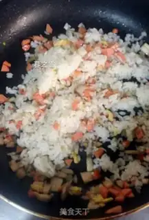 Make Mushroom egg fried rice step 5