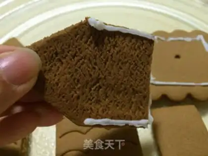 Make Christmas gingercake house step 13