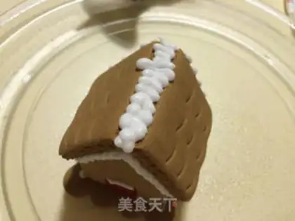 Make Christmas gingercake house step 18