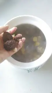 Make Chestnut mushroom chicken soup step 5
