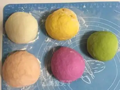 Make Five-colour dumplings step 2