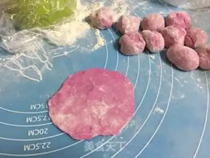 Make Five-colour dumplings step 4