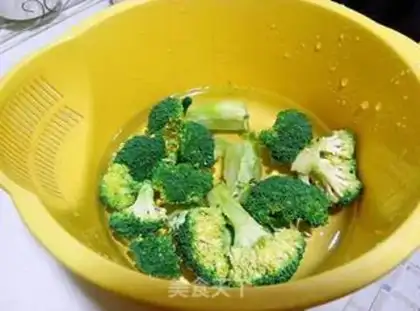 Make Garlic broccoli step 2