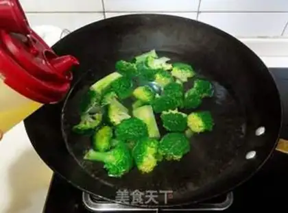 Make Garlic broccoli step 4
