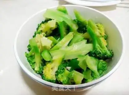 Make Garlic broccoli step 7
