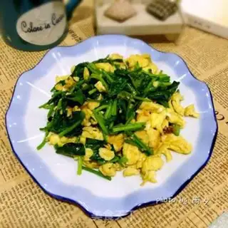 Make Spinach fried eggs step 5
