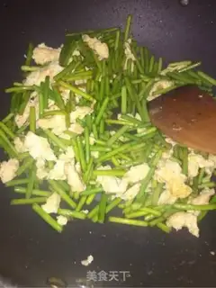 Make Garlic fried eggs step 4