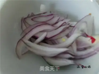 Make Curry onion noodles step 1