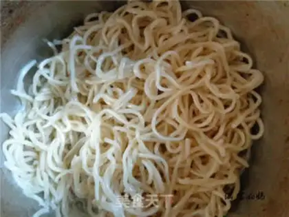 Make Curry onion noodles step 3