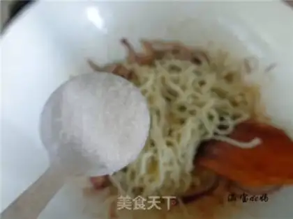 Make Curry onion noodles step 7
