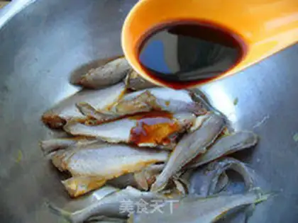 Make Snack, yellow fish step 1