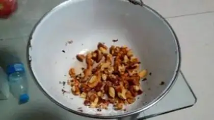 Make Peanut walnuts step 0