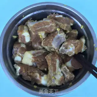 Make Black pepper garlic roasted ribs step 1