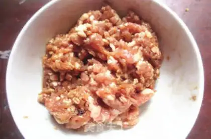 Make quail meat round step 0