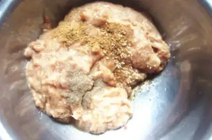 Make quail meat round step 1